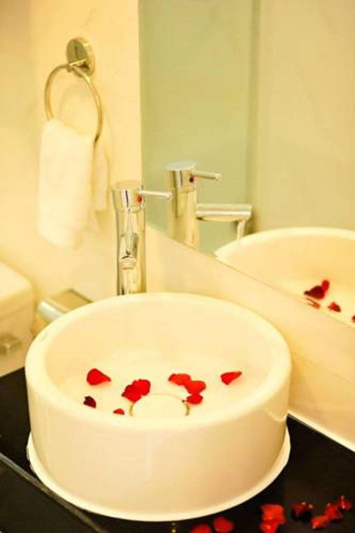Allure Hotel Thuy Trieu Екстер'єр фото